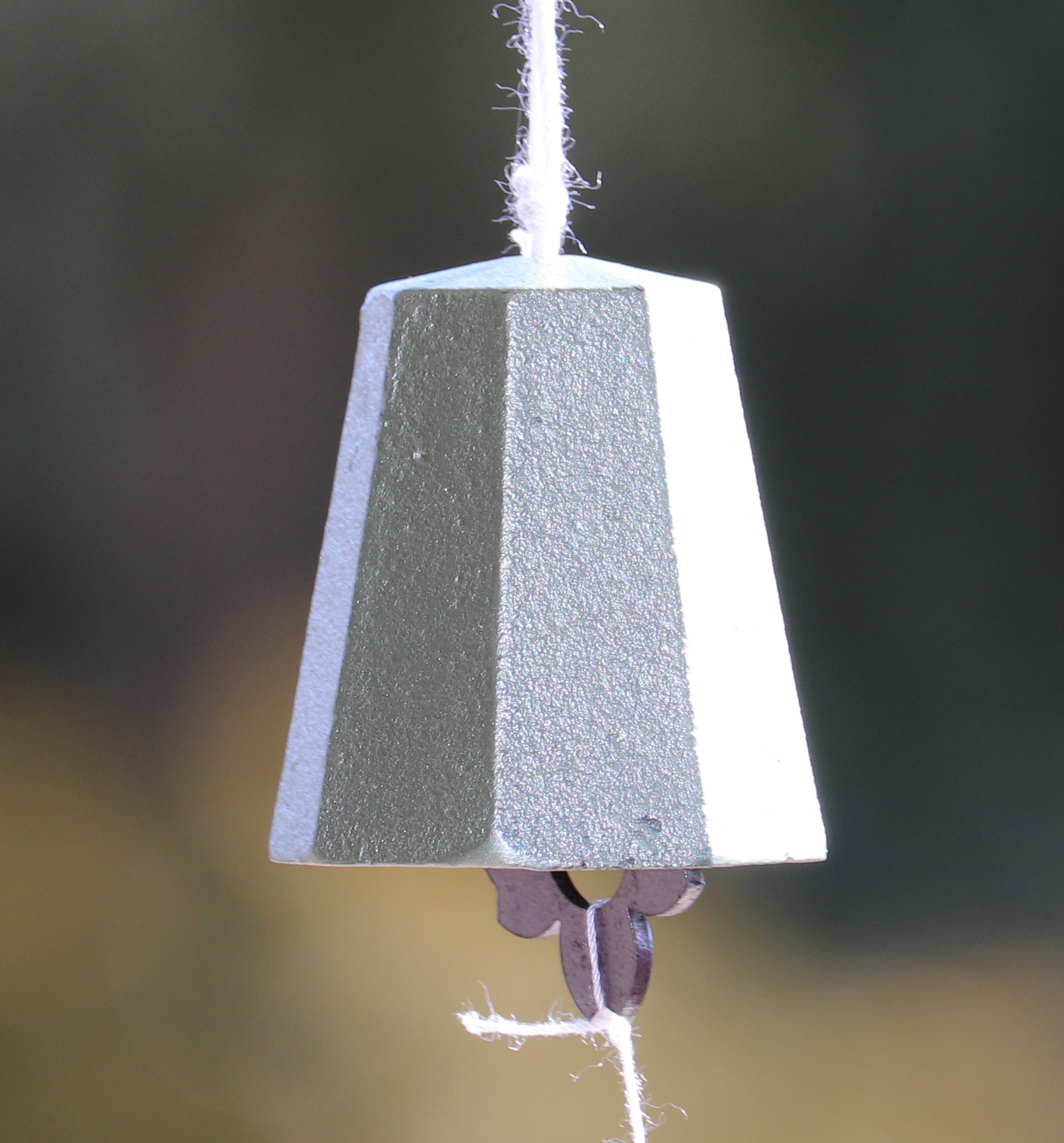 風鈴 八角 フレッシュグリーン（高岡鉄器）